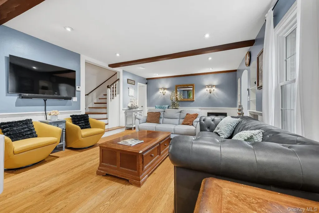 53 Somerset Drive S Great Neck NY 11020