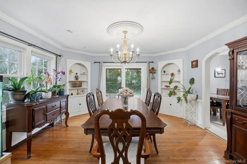 53 Somerset Drive S Great Neck NY 11020