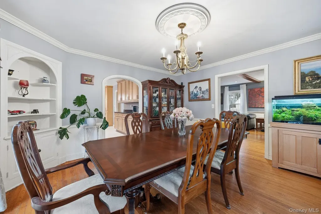 53 Somerset Drive S Great Neck NY 11020