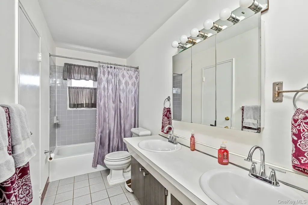 173 Fifty Acre Road S Smithtown NY 11787