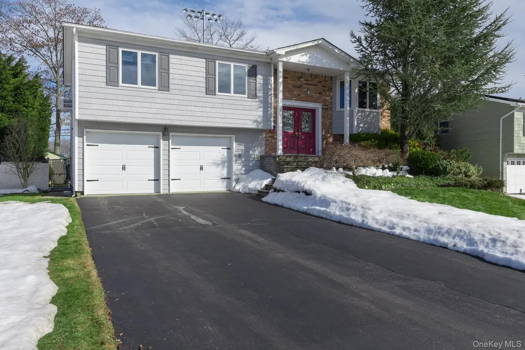 173 Fifty Acre Road S Smithtown NY 11787