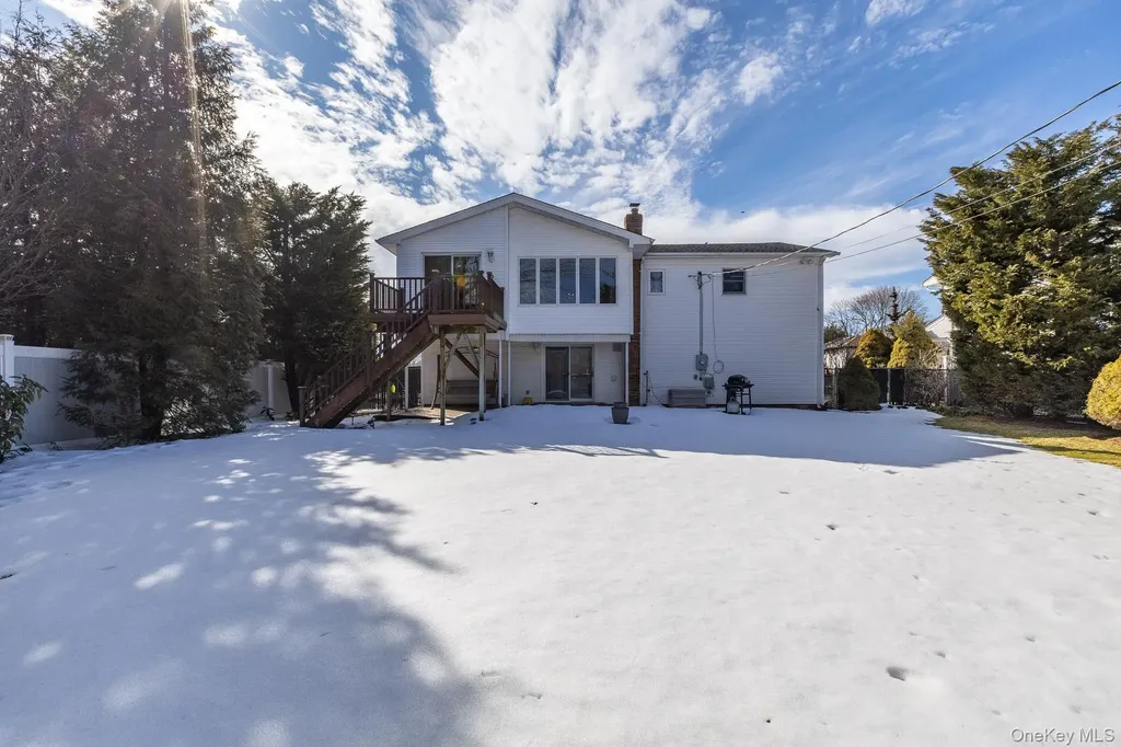 173 Fifty Acre Road S Smithtown NY 11787