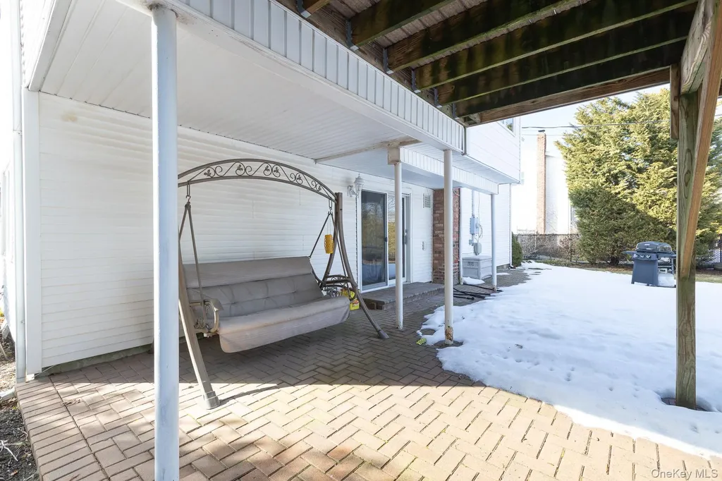 173 Fifty Acre Road S Smithtown NY 11787