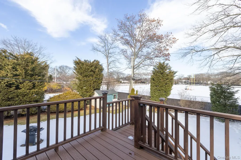 173 Fifty Acre Road S Smithtown NY 11787
