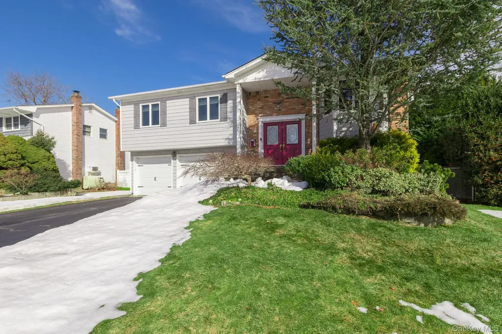 173 Fifty Acre Road S Smithtown NY 11787