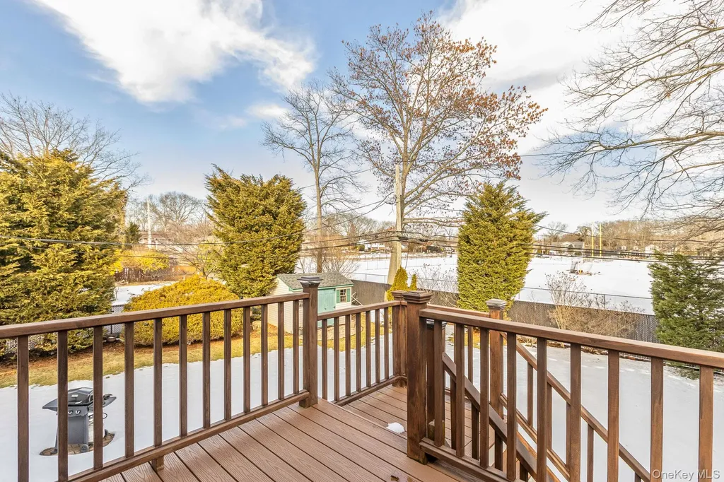 173 Fifty Acre Road S Smithtown NY 11787