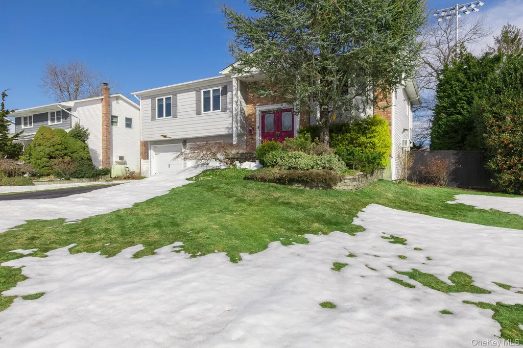 173 Fifty Acre Road S Smithtown NY 11787