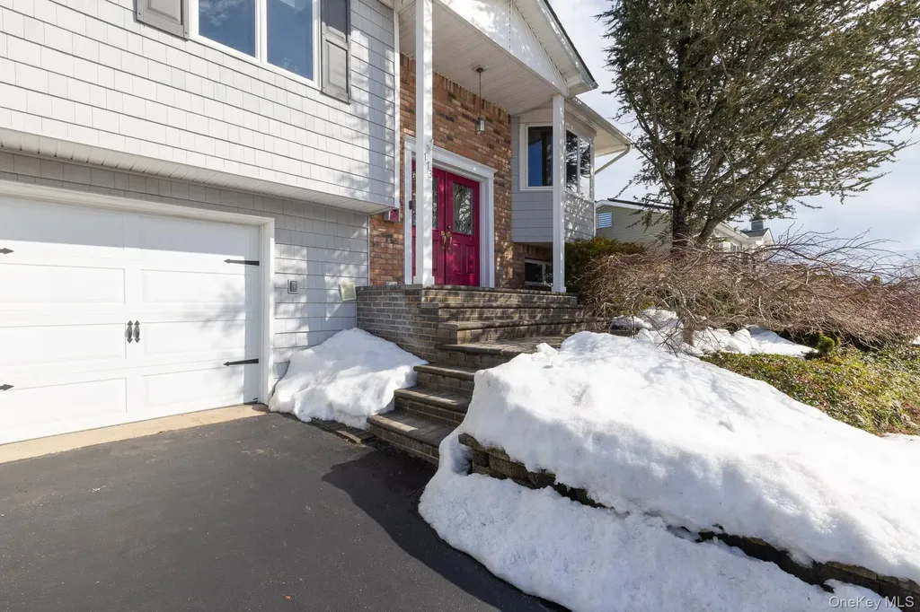 173 Fifty Acre Road S Smithtown NY 11787