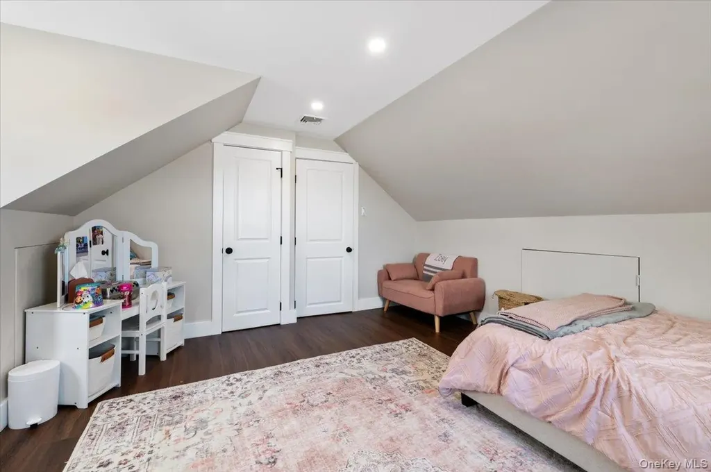 152 Manor Street Plainview NY 11803
