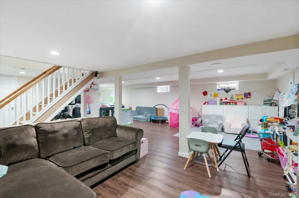 152 Manor Street Plainview NY 11803