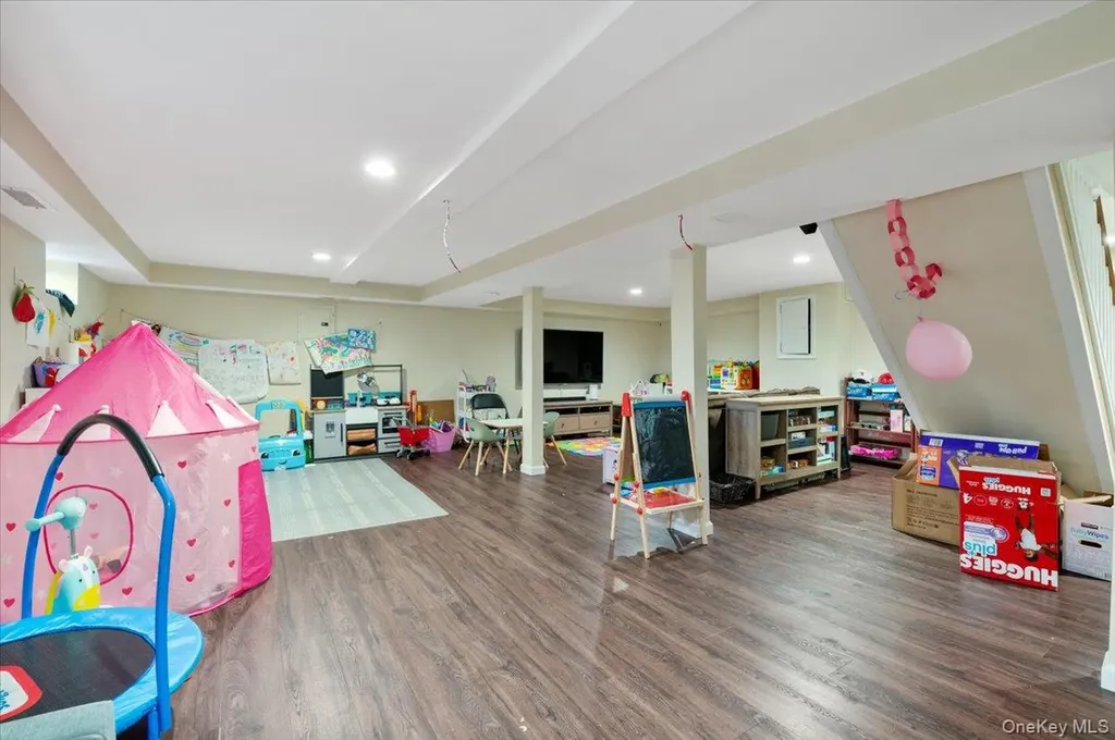 152 Manor Street Plainview NY 11803