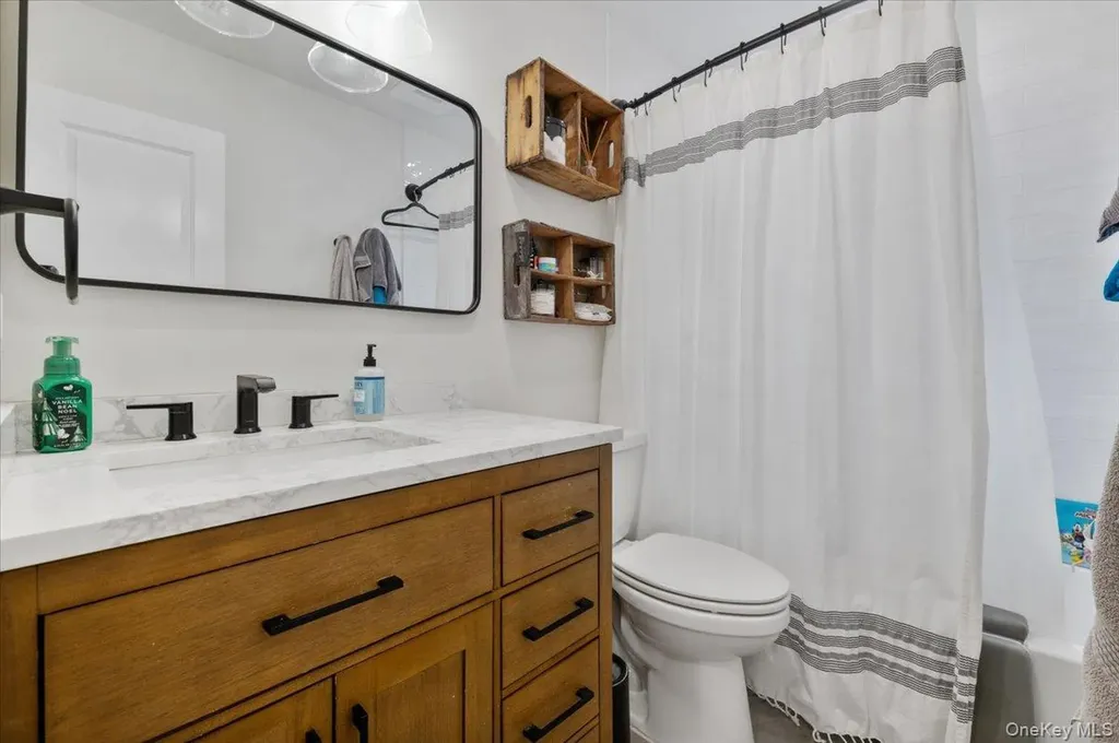 152 Manor Street Plainview NY 11803