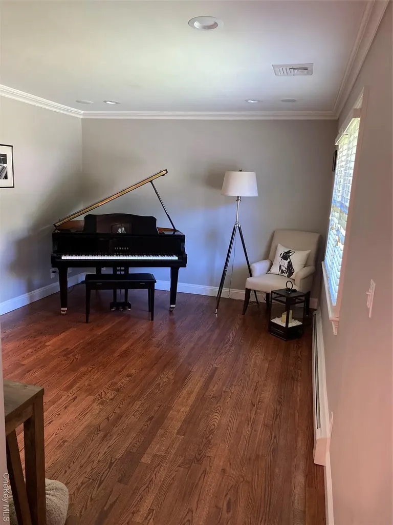 6 Robinson Street Shoreham NY 11786
