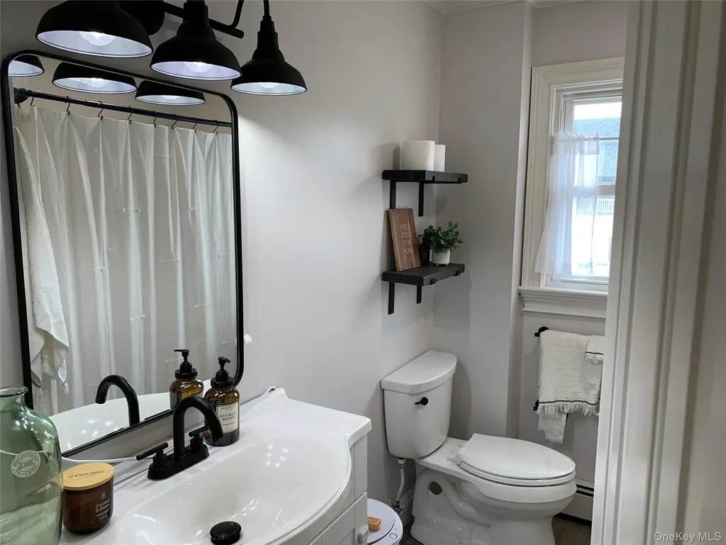 6 Robinson Street Shoreham NY 11786
