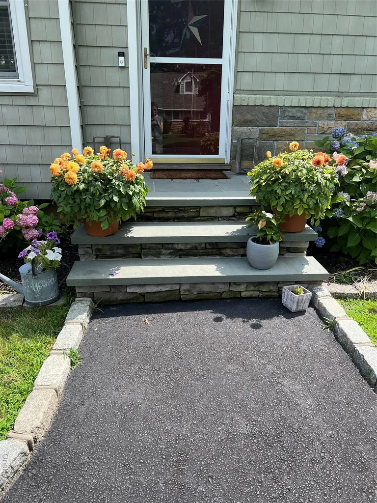 6 Robinson Street Shoreham NY 11786