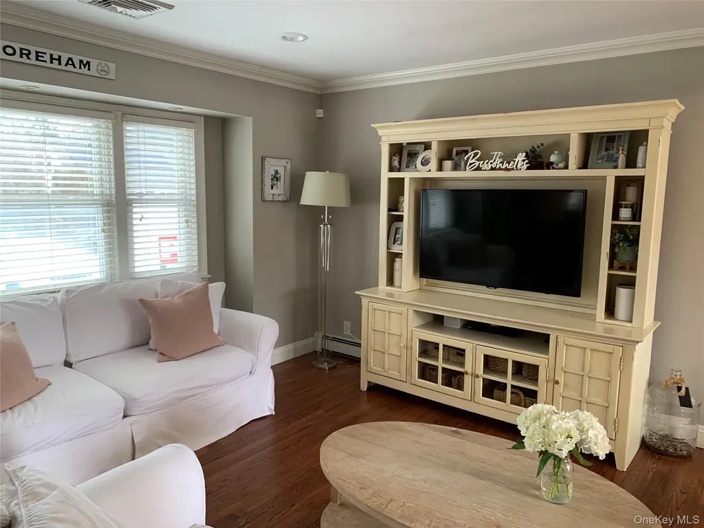 6 Robinson Street Shoreham NY 11786