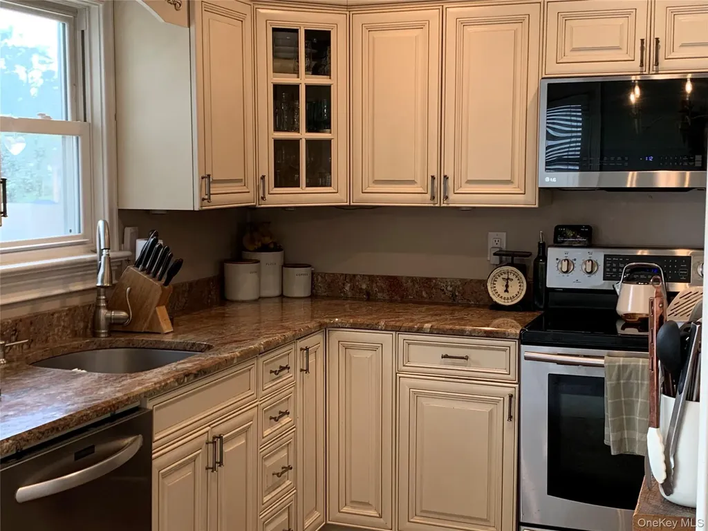 6 Robinson Street Shoreham NY 11786