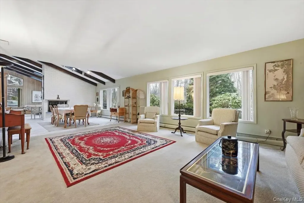 85 Hickory Drive East Hills NY 11576