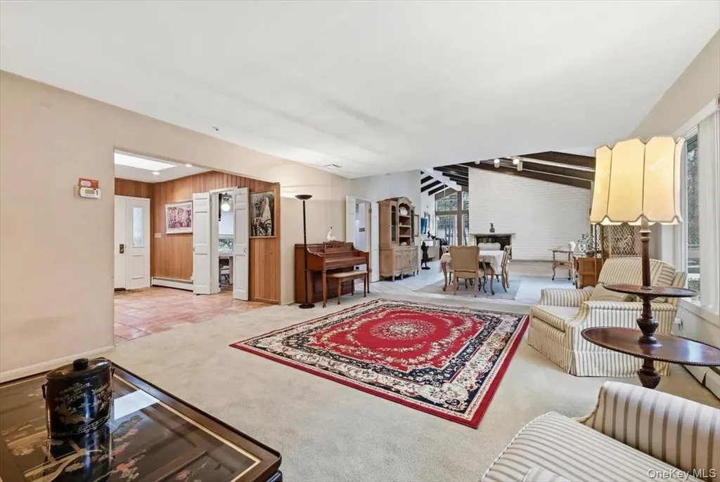 85 Hickory Drive East Hills NY 11576