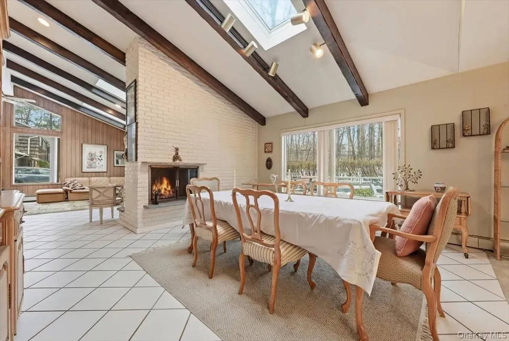85 Hickory Drive East Hills NY 11576