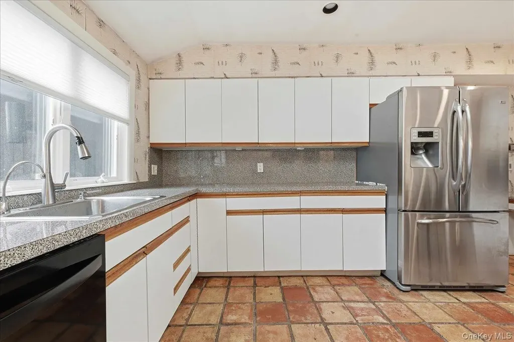 85 Hickory Drive East Hills NY 11576