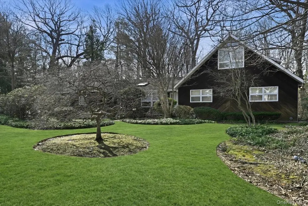 85 Hickory Drive East Hills NY 11576