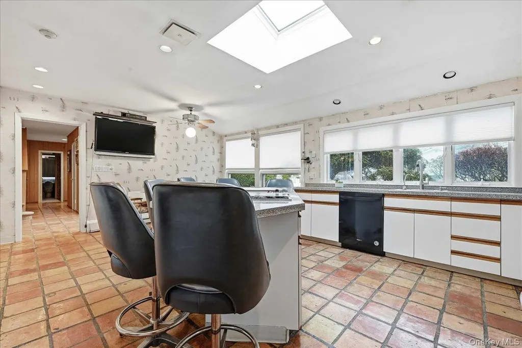 85 Hickory Drive East Hills NY 11576