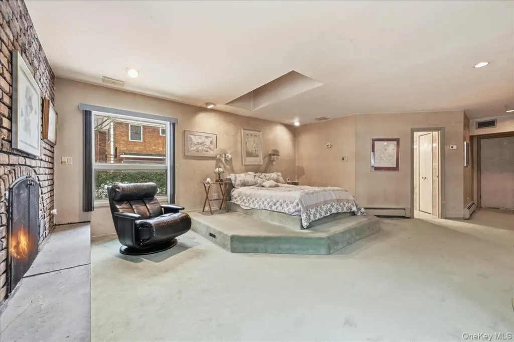 85 Hickory Drive East Hills NY 11576