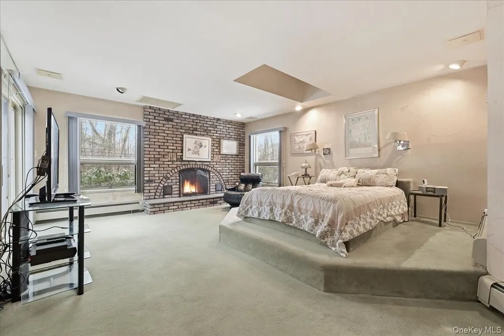 85 Hickory Drive East Hills NY 11576