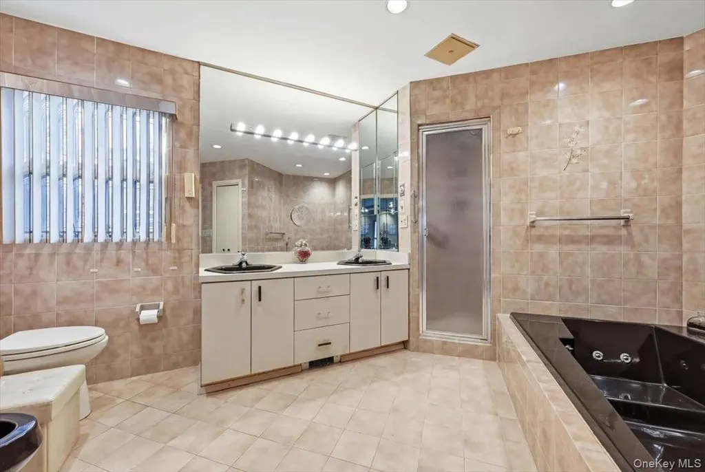 85 Hickory Drive East Hills NY 11576