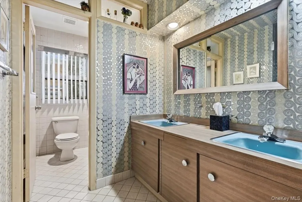 85 Hickory Drive East Hills NY 11576