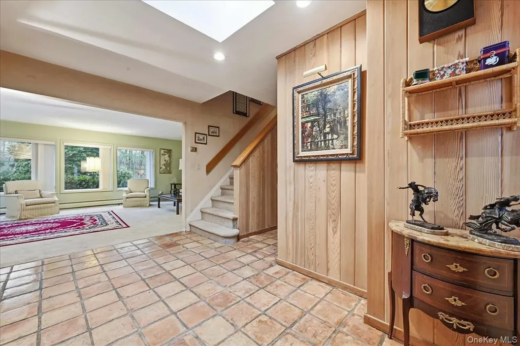 85 Hickory Drive East Hills NY 11576