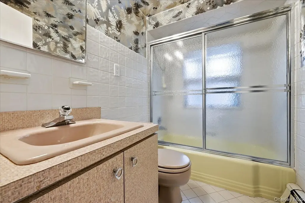 85 Hickory Drive East Hills NY 11576