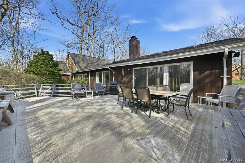 85 Hickory Drive East Hills NY 11576