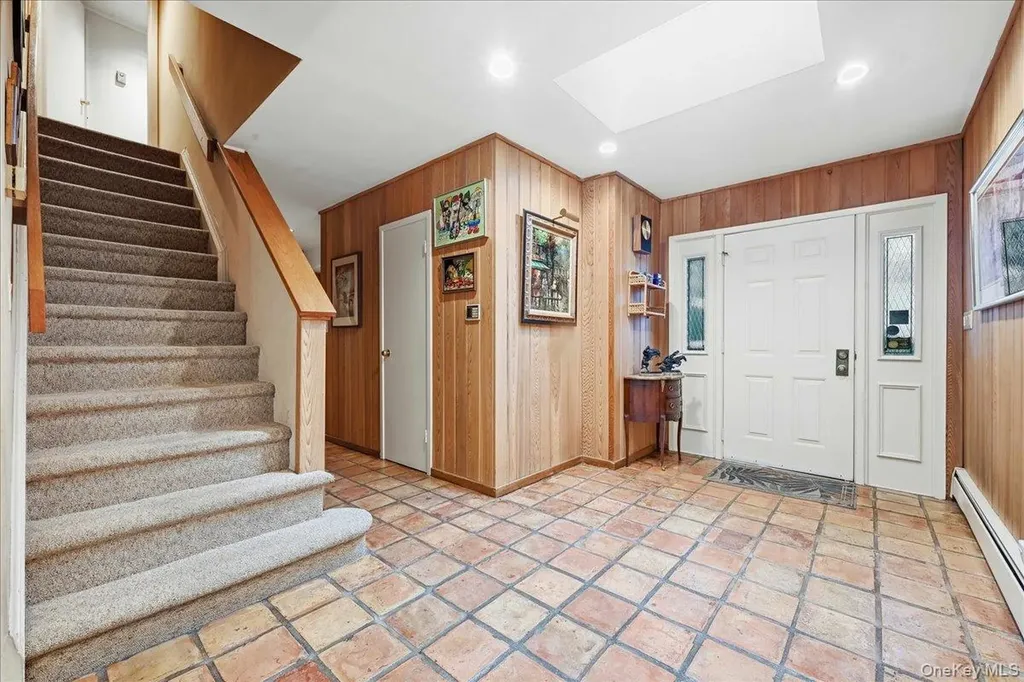 85 Hickory Drive East Hills NY 11576