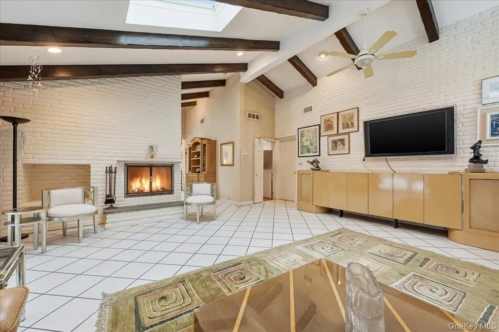 85 Hickory Drive East Hills NY 11576