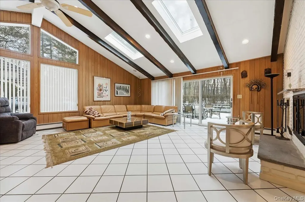 85 Hickory Drive East Hills NY 11576