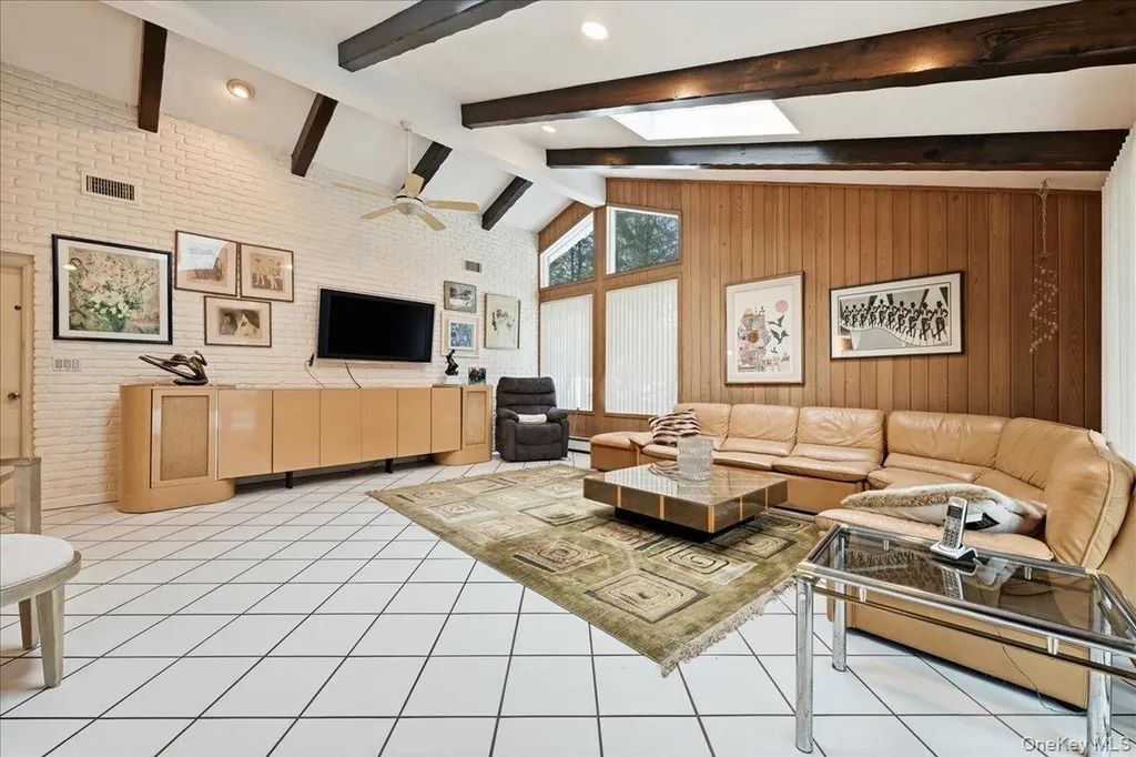 85 Hickory Drive East Hills NY 11576