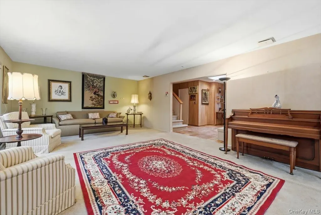 85 Hickory Drive East Hills NY 11576