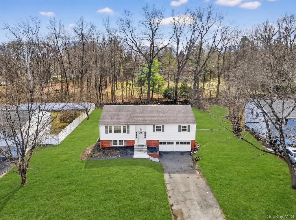 19 Split Tree Drive New Windsor NY 12553