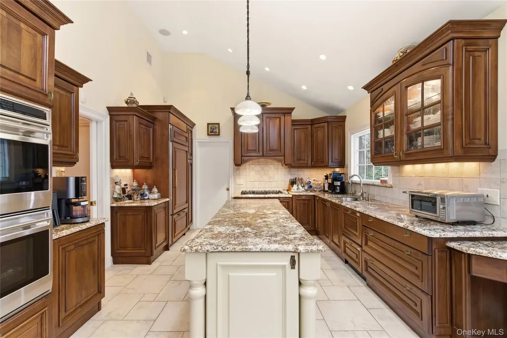 1017 Friendly Road Upper Brookville NY 11771