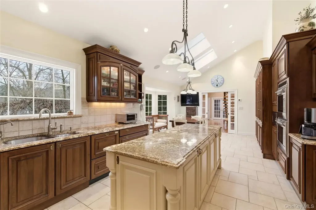 1017 Friendly Road Upper Brookville NY 11771