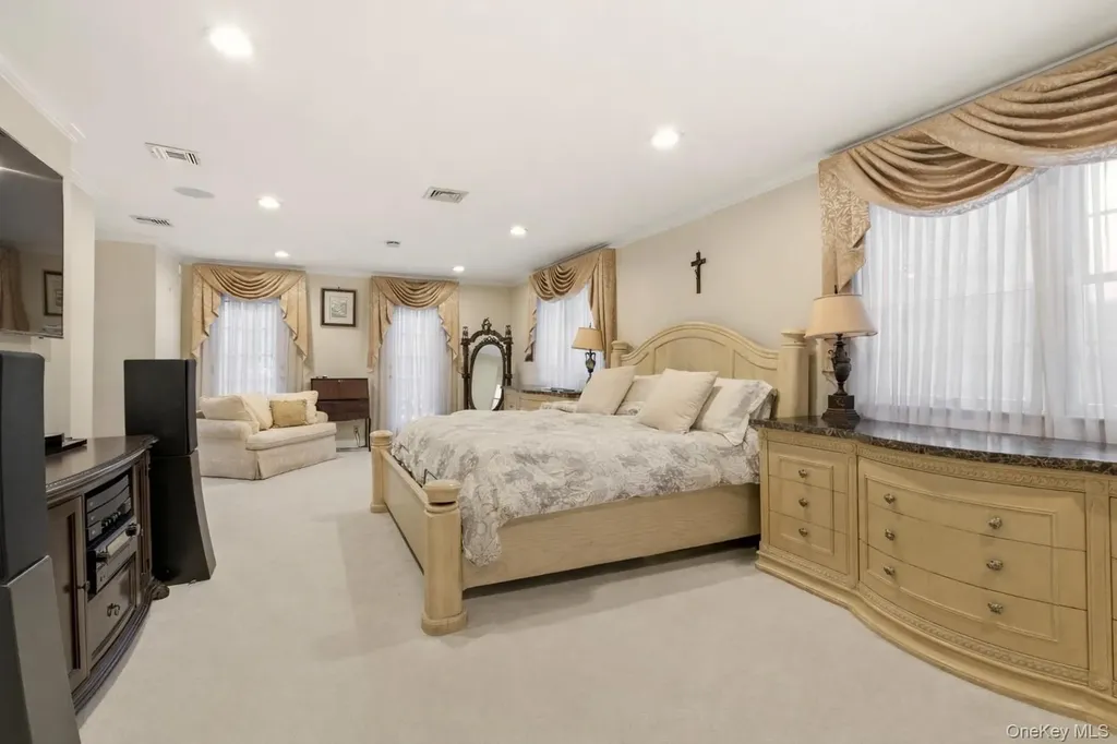 1017 Friendly Road Upper Brookville NY 11771