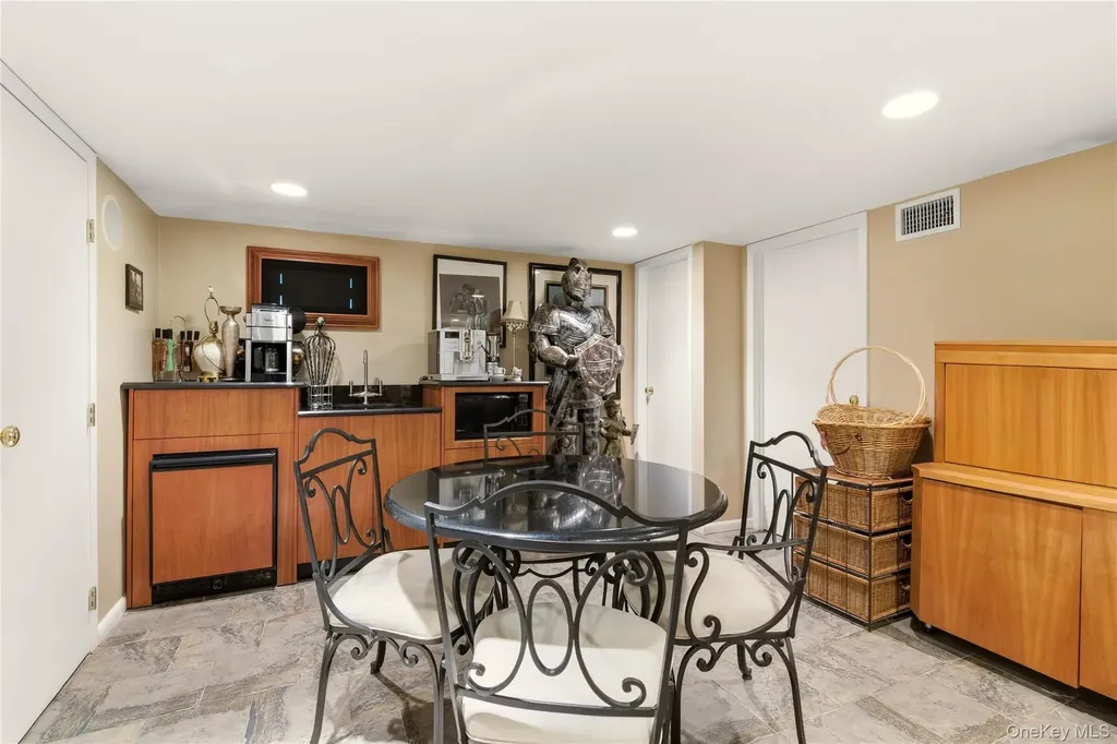 1017 Friendly Road Upper Brookville NY 11771