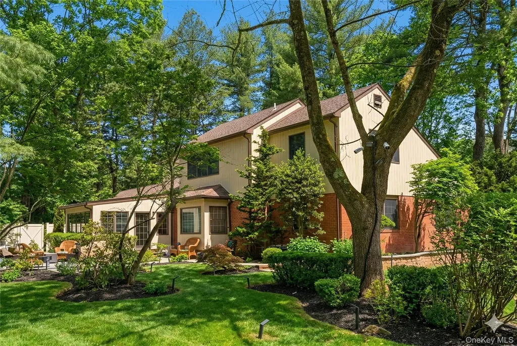 1017 Friendly Road Upper Brookville NY 11771