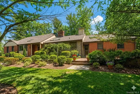 1017 Friendly Road Upper Brookville NY 11771