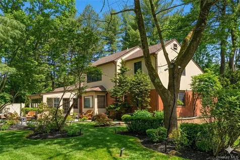 1017 Friendly Road Upper Brookville NY 11771