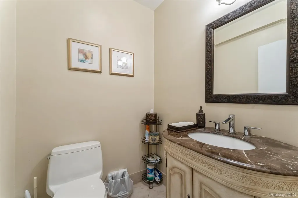 1 Kensington Gate Great Neck NY 11021