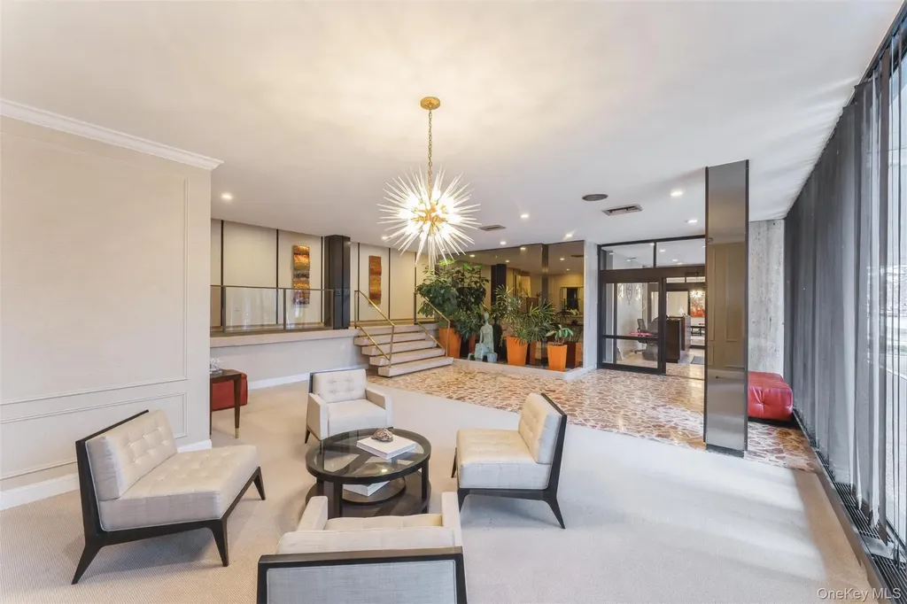 1 Kensington Gate Great Neck NY 11021