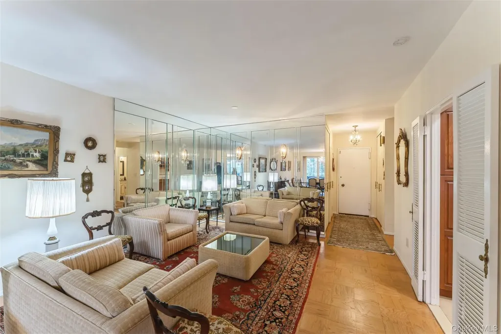 1 Kensington Gate Great Neck NY 11021